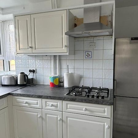 Spacious 2 Bed Flat Barking  Buitenkant foto