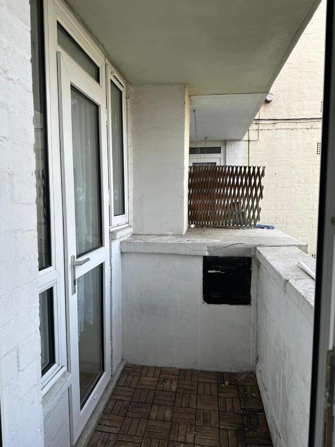 Spacious 2 Bed Flat Barking  Buitenkant foto