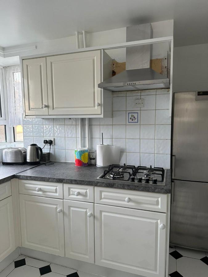 Spacious 2 Bed Flat Barking  Buitenkant foto