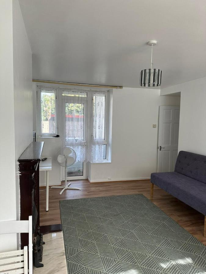 Spacious 2 Bed Flat Barking  Buitenkant foto