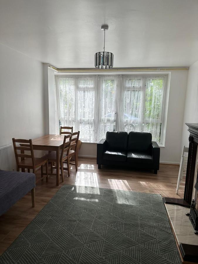 Spacious 2 Bed Flat Barking  Buitenkant foto