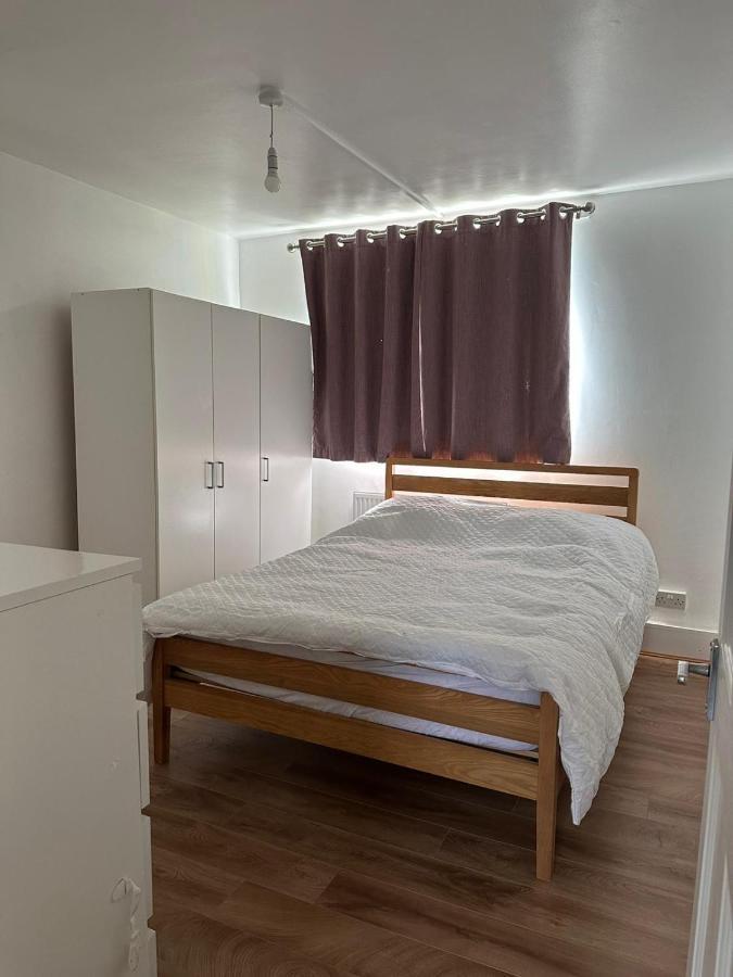 Spacious 2 Bed Flat Barking  Buitenkant foto